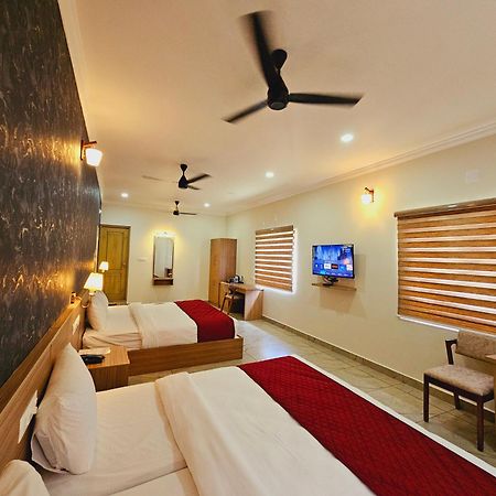 Esaa Airport Hotel Kochi Exteriör bild