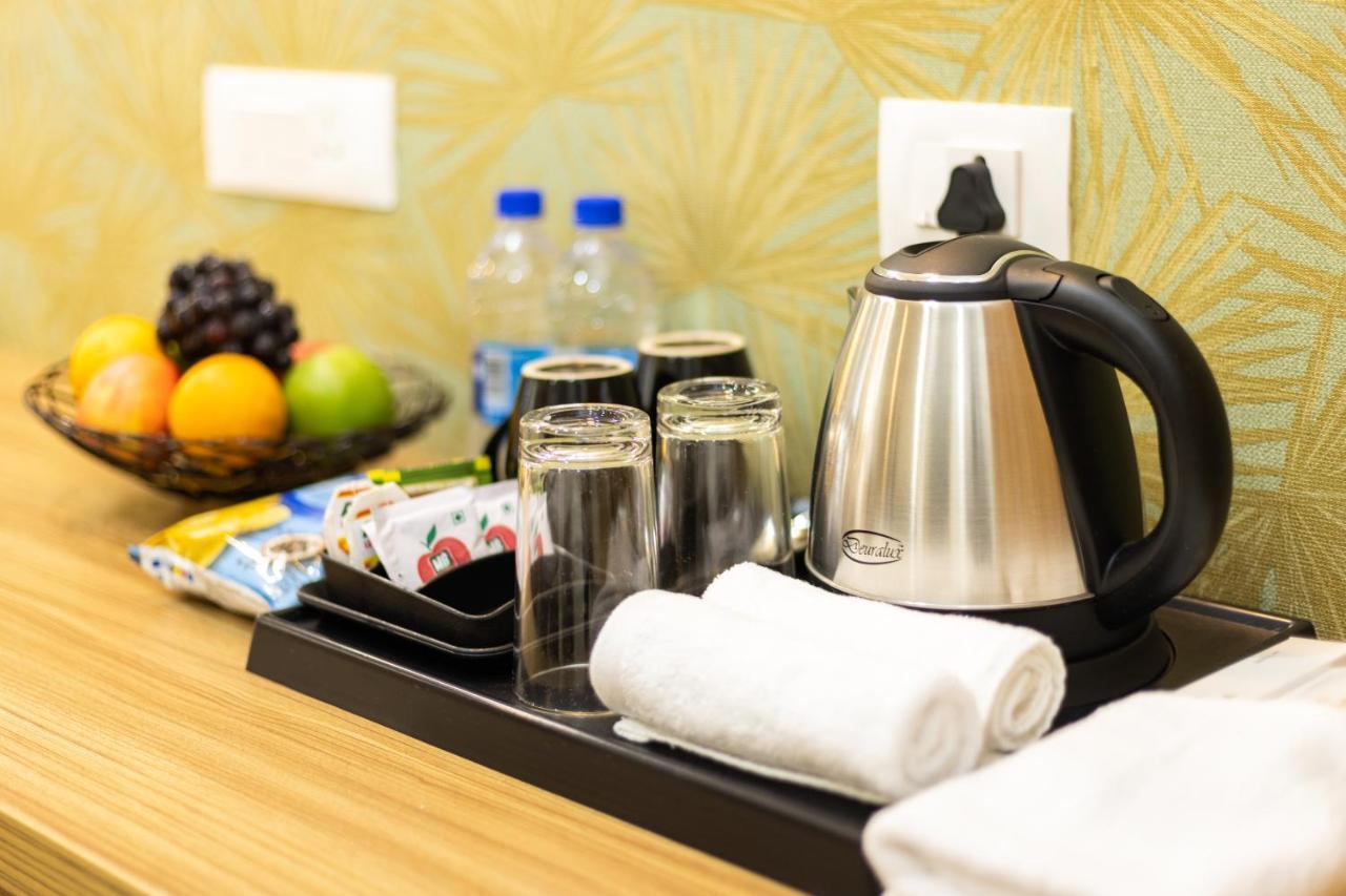 Esaa Airport Hotel Kochi Exteriör bild