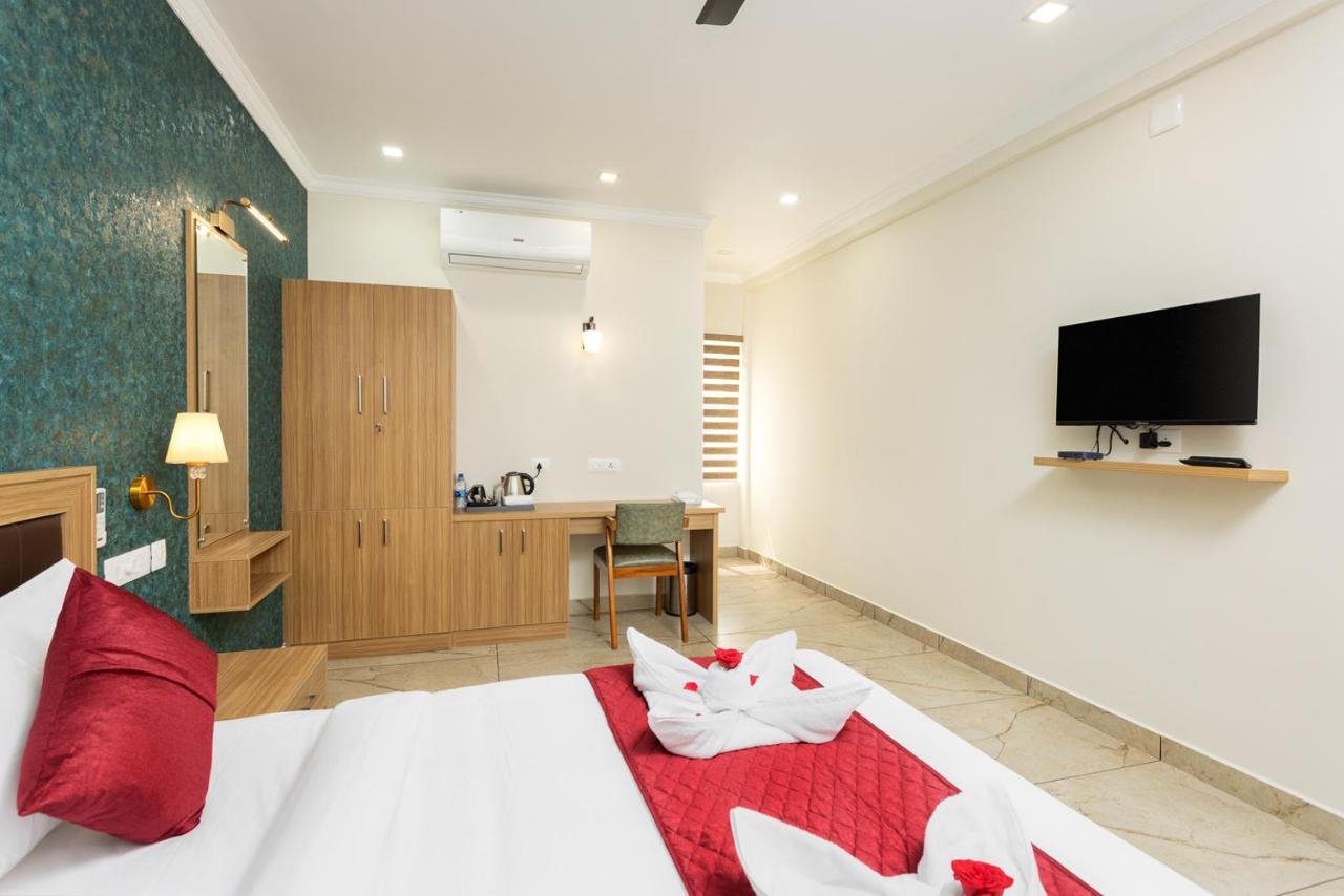 Esaa Airport Hotel Kochi Exteriör bild