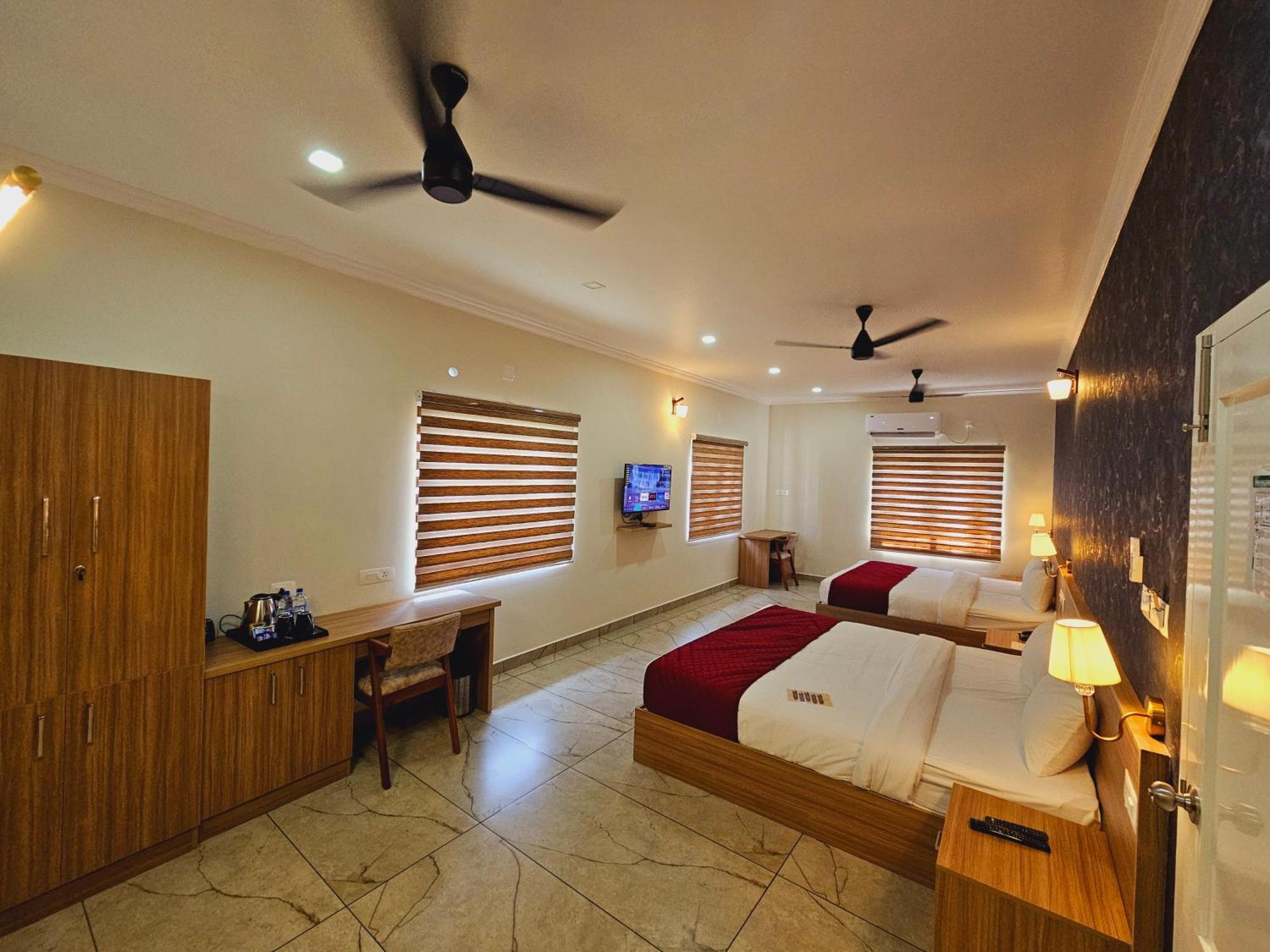 Esaa Airport Hotel Kochi Exteriör bild