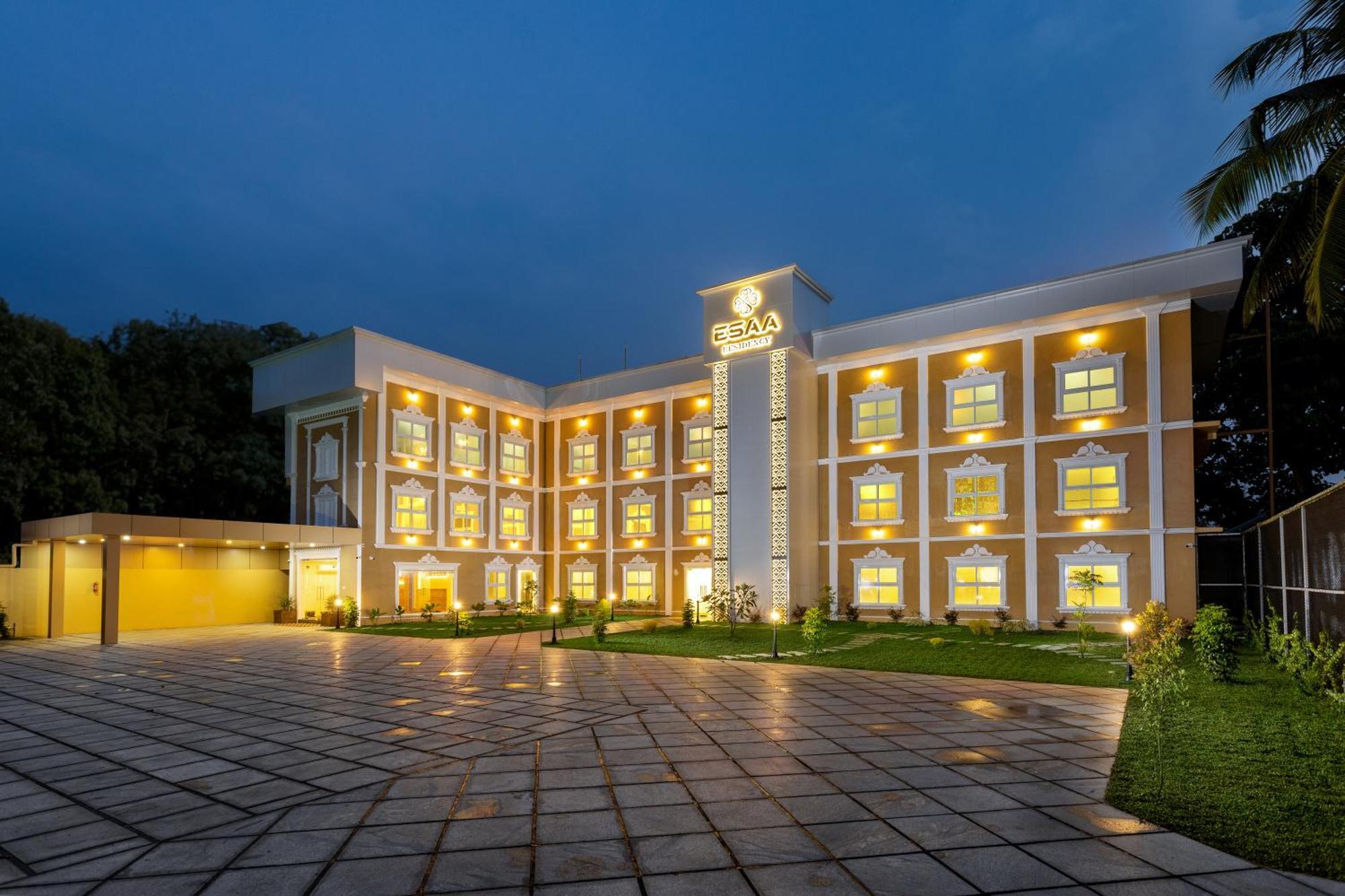 Esaa Airport Hotel Kochi Exteriör bild