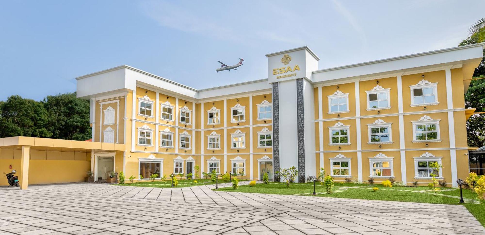 Esaa Airport Hotel Kochi Exteriör bild
