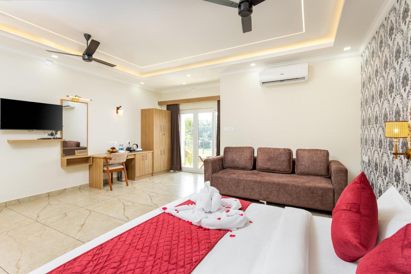 Esaa Airport Hotel Kochi Exteriör bild