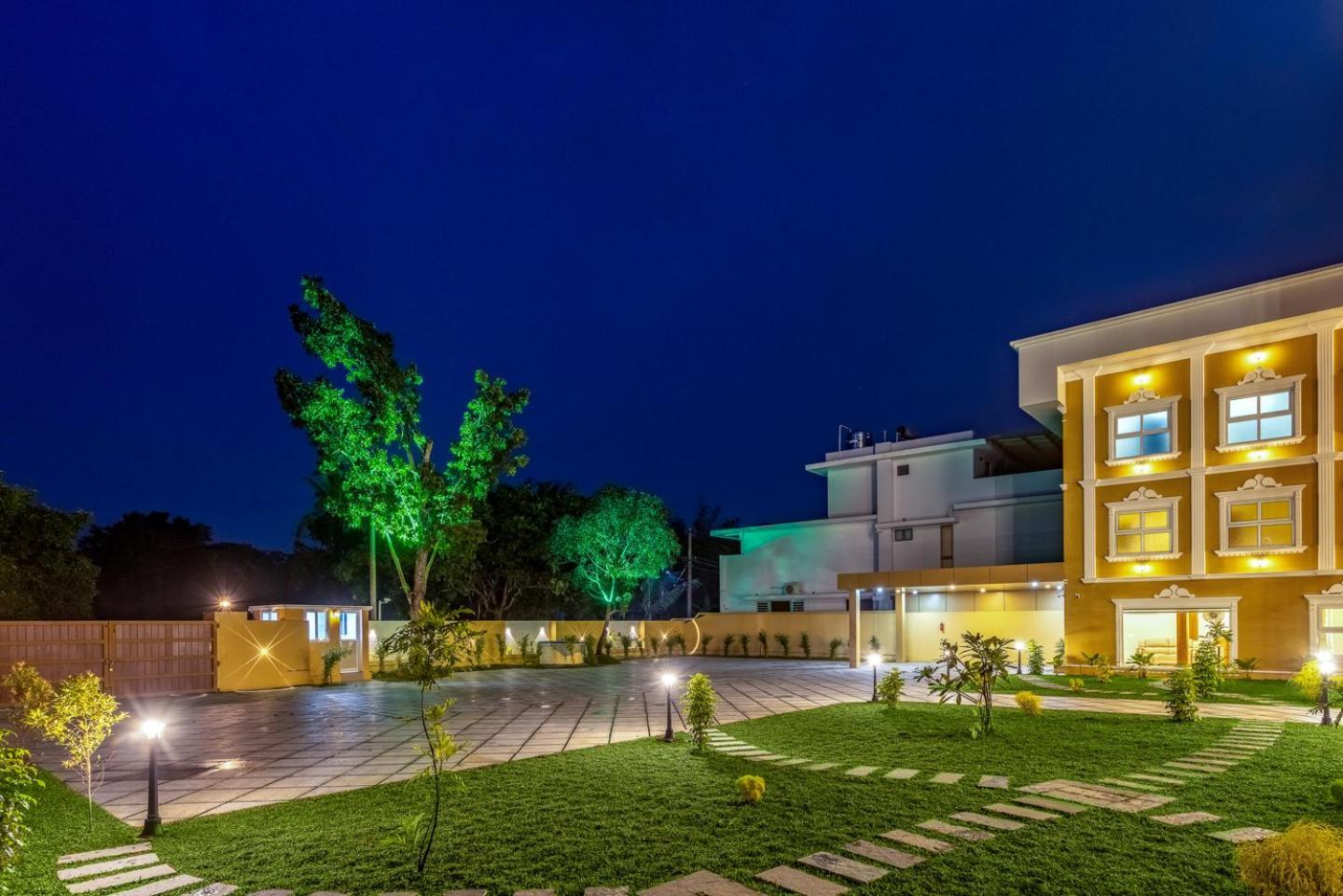 Esaa Airport Hotel Kochi Exteriör bild