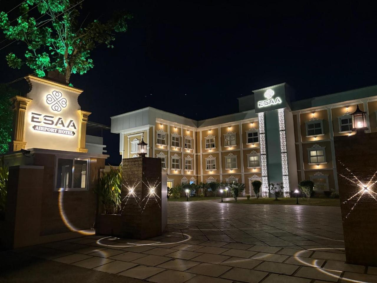 Esaa Airport Hotel Kochi Exteriör bild